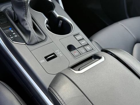 Used 2025 Toyota Highlander XLE FWD image 23