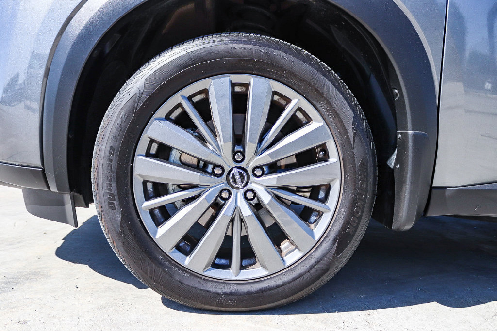 Used 2025 Nissan Pathfinder SL w/ SL Premium Package FWD image 13