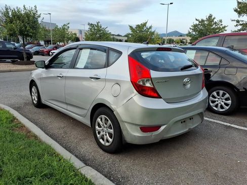 Used 2012 Hyundai Accent GS FWD image 2