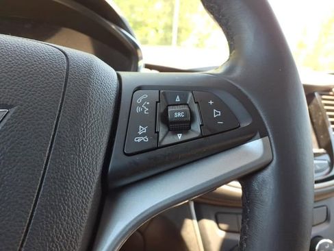 Used 2020 Chevrolet Trax LT w/ LT Convenience Package AWD/4WD image 19