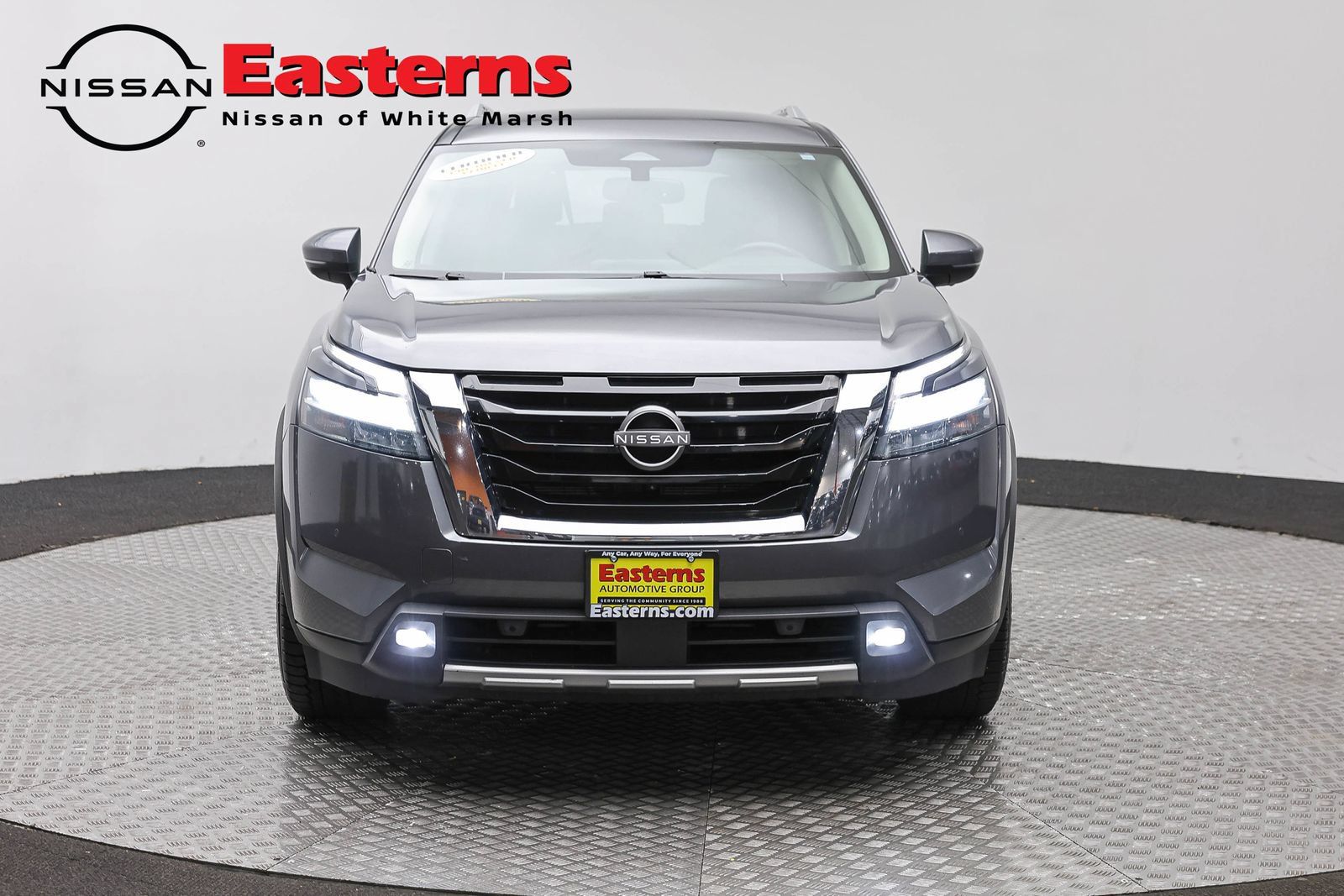 Used 2022 Nissan Pathfinder SL AWD/4WD image 2