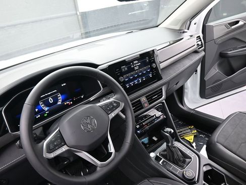 New 2026 Volkswagen Taos SE image 34