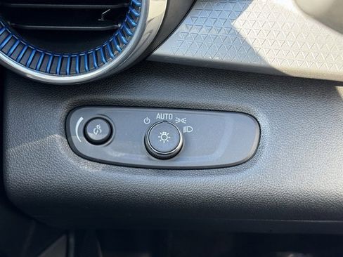 Certified 2025 Chevrolet Trax LT image 28