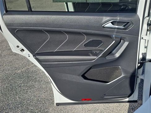 Used 2023 Volkswagen Tiguan SEL R-Line image 10