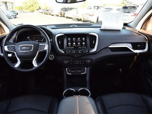 Used 2024 GMC Terrain SLT image 7