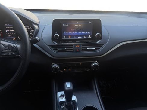 Used 2024 Nissan Altima 2.5 S FWD image 15