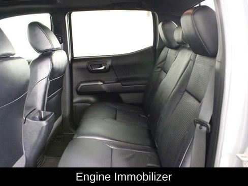 Used 2019 Toyota Tacoma TRD Sport image 11