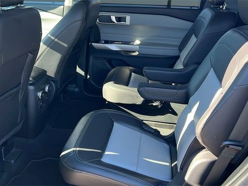 Used 2023 Ford Explorer XLT w/ Equipment Group 202A image 5