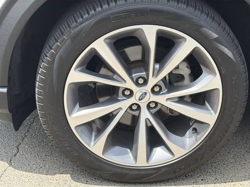 Used 2025 Ford Explorer Platinum w/ Ultimate Package AWD/4WD image 17