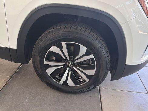 Certified 2024 Volkswagen Atlas SE FWD image 10