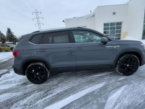 Used 2022 Volkswagen Taos SE image 9