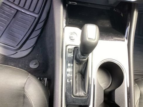 Used 2024 Nissan Altima 2.5 SV FWD image 15