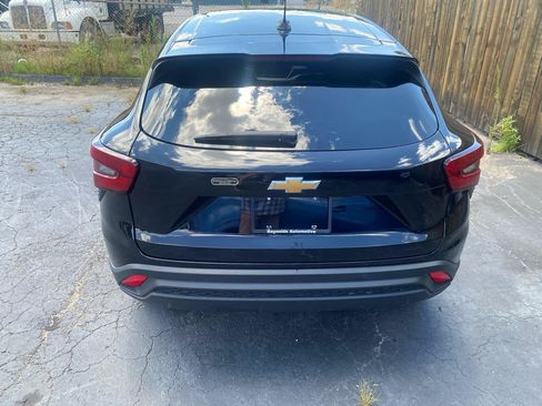 Used 2024 Chevrolet Trax LS FWD image 7
