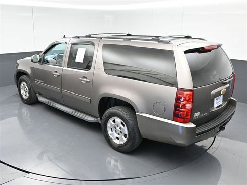 Used 2013 Chevrolet Suburban LT RWD image 27