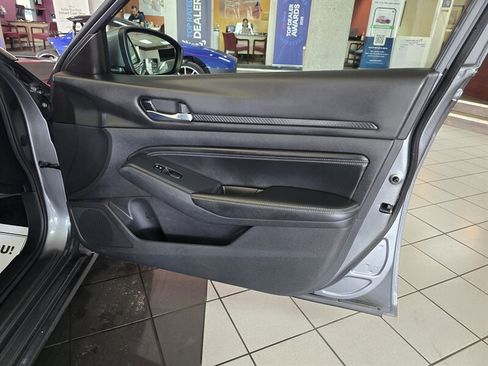 Used 2020 Nissan Altima 2.5 S FWD image 12