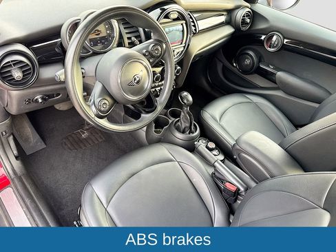 Used 2019 MINI Cooper 4-Door Hardtop w/ Signature Upholstery Package image 11