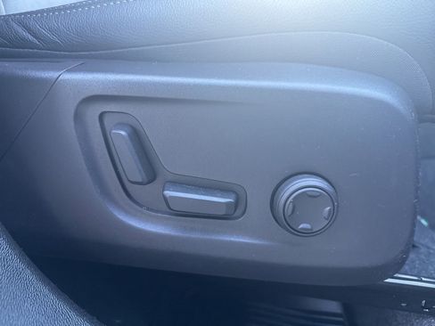 Certified 2025 Volvo XC40 B5 Plus image 11