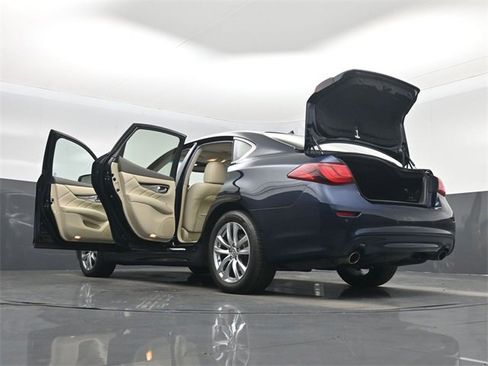 Used 2017 INFINITI Q70 3.7 image 66