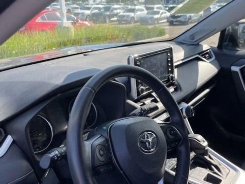 Used 2021 Toyota RAV4 XLE Premium AWD/4WD image 15