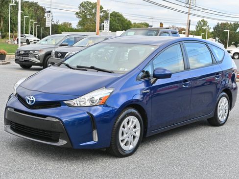 Used 2017 Toyota Prius V Three image 7