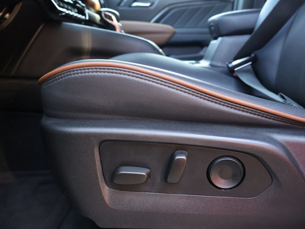 Certified 2024 GMC Canyon AT4 AWD/4WD image 16