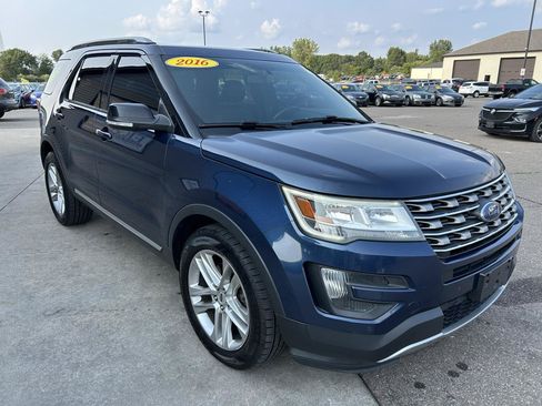 Used 2016 Ford Explorer XLT w/ Equipment Group 202A AWD/4WD image 3