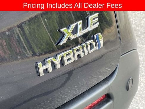Used 2024 Toyota Sienna XLE AWD/4WD image 12