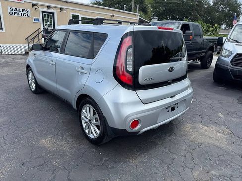 Used 2018 Kia Soul + FWD image 5