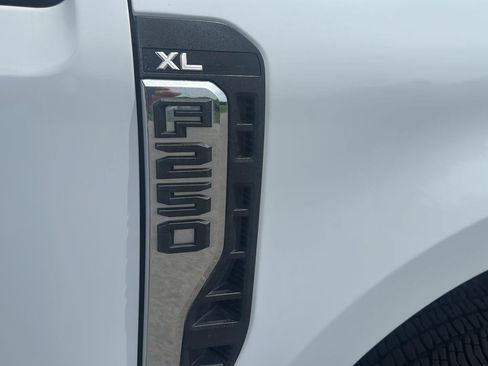 Used 2023 Ford F250 XL AWD/4WD image 10