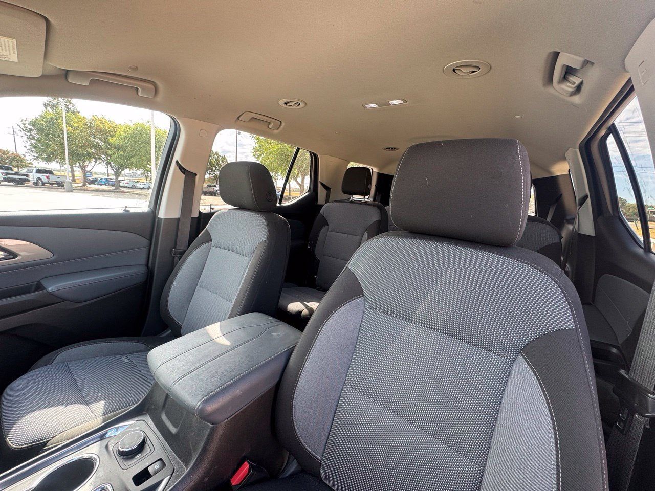 Used 2018 Chevrolet Traverse LT FWD image 6