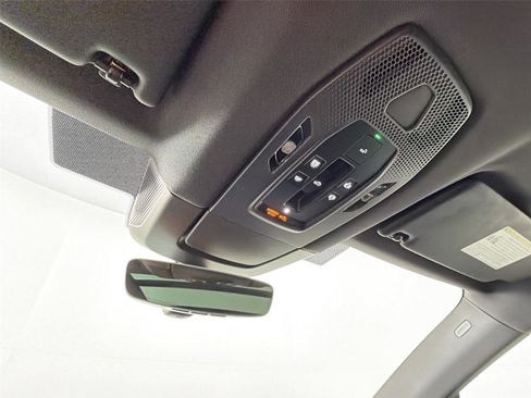 Certified 2025 Porsche Macan Electric RWD image 25