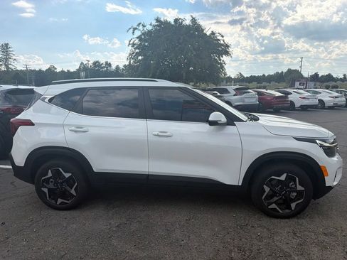 Used 2025 Kia Seltos EX w/ EX Sunroof Package AWD/4WD image 3