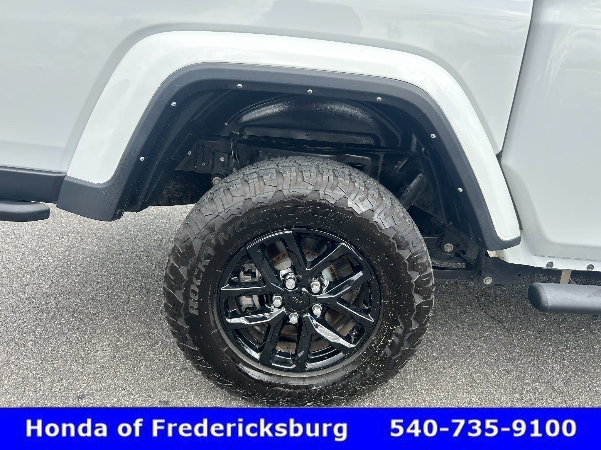 Used 2023 Jeep Gladiator Sport AWD/4WD image 32