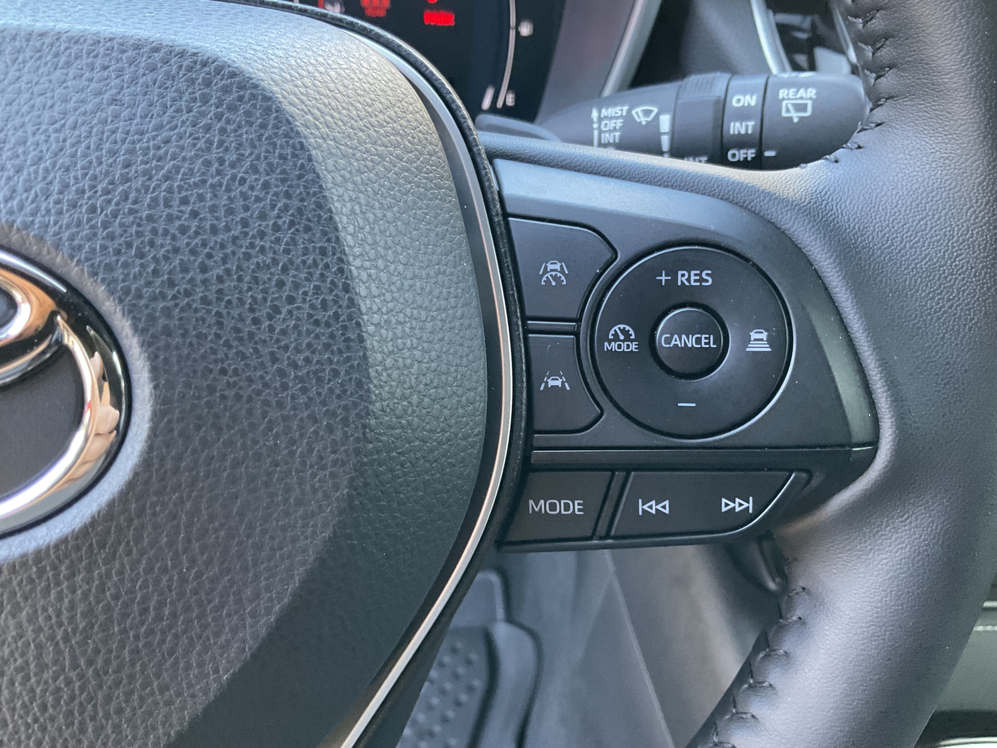 Used 2025 Toyota Corolla XSE FWD image 31