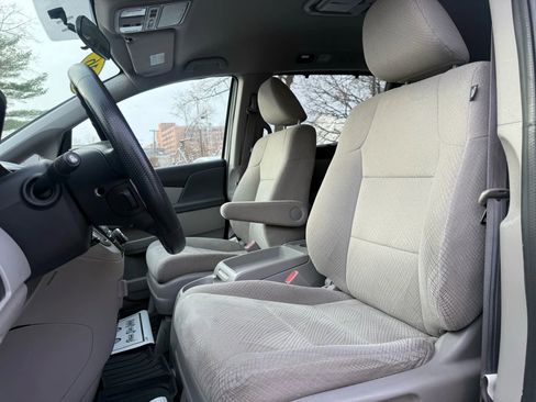 Used 2016 Honda Odyssey SE image 11