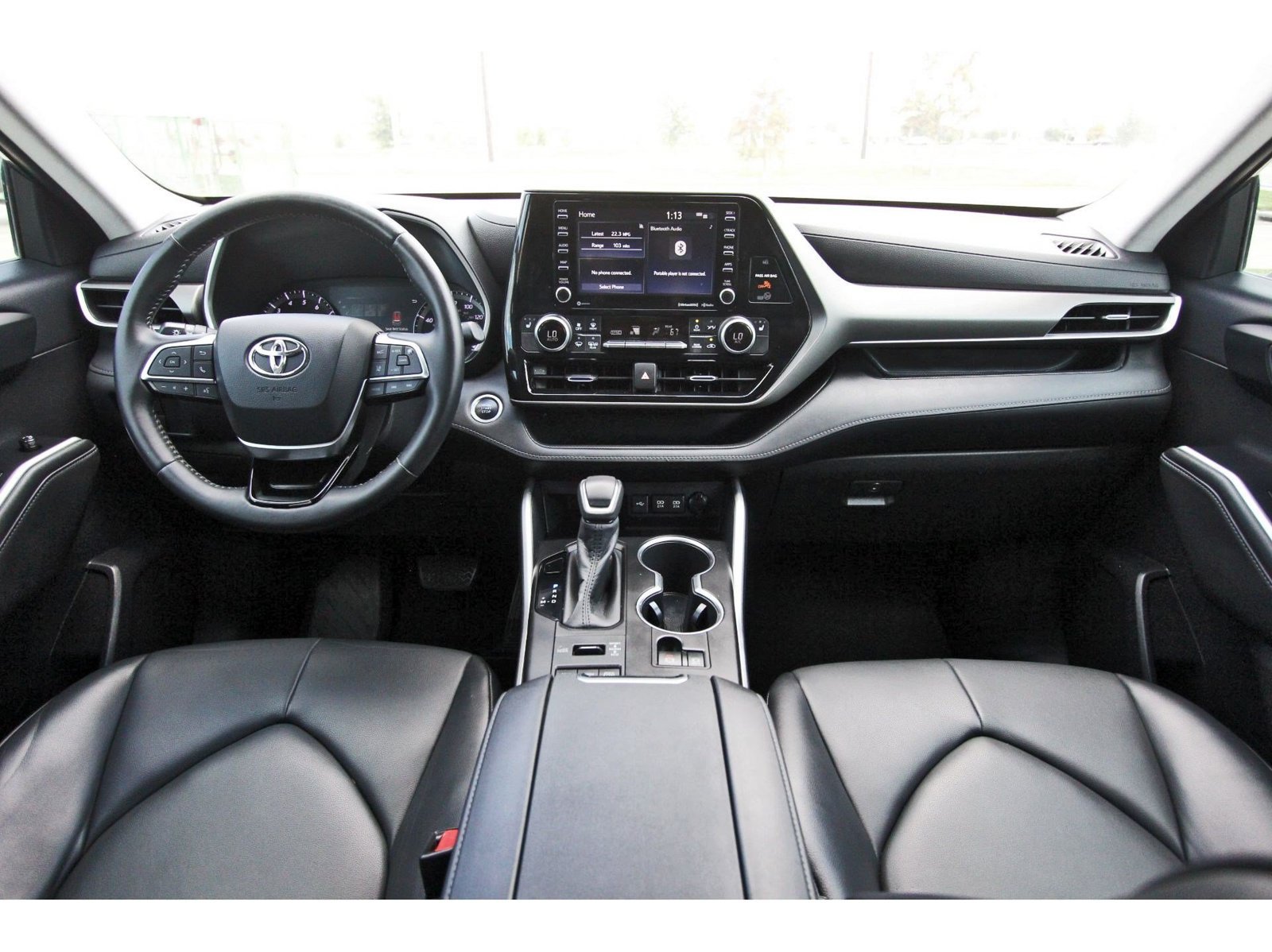 Used 2020 Toyota Highlander XLE AWD/4WD image 10