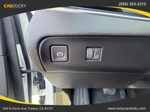 Used 2022 Buick Enclave Essence image 11