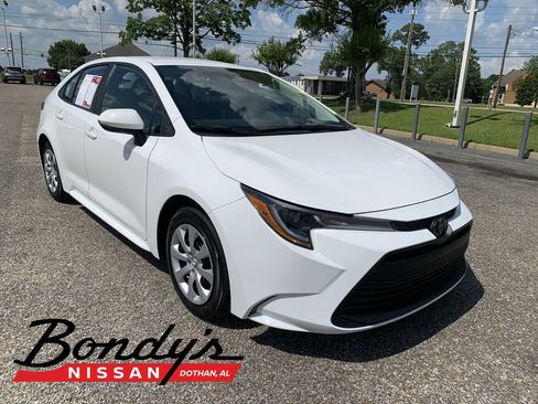 Used 2025 Toyota Corolla LE FWD image 1