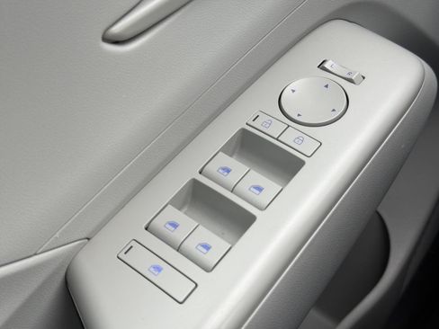 Certified 2025 Hyundai Kona SEL AWD/4WD image 11