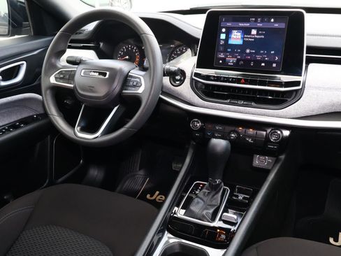 Used 2025 Jeep Compass Sport w/ Mopar Graphics Package image 10