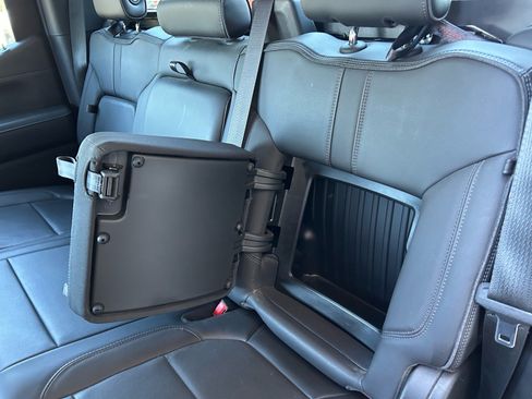 Used 2022 Chevrolet Silverado 1500 High Country w/ LPO, Dark Essentials Package AWD/4WD image 8