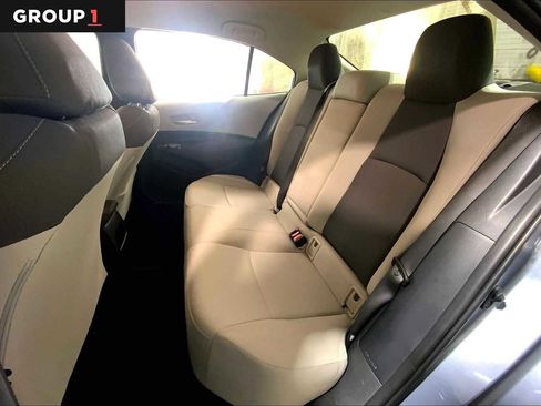Used 2021 Toyota Corolla LE image 20