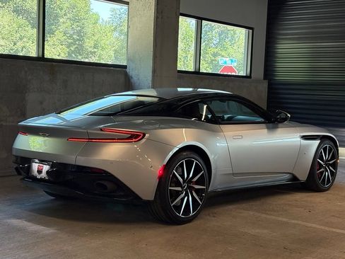 Used 2017 Aston Martin DB11 V12 RWD image 9