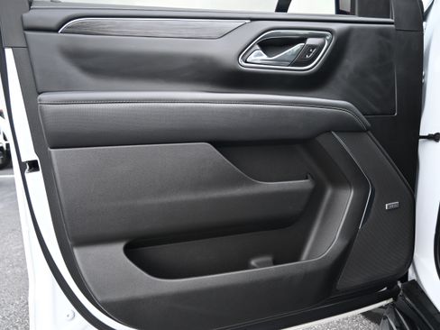 Used 2022 GMC Yukon SLT w/ SLT Premium Package image 30