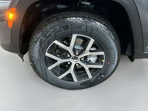 New 2025 Jeep Grand Cherokee Limited image 32