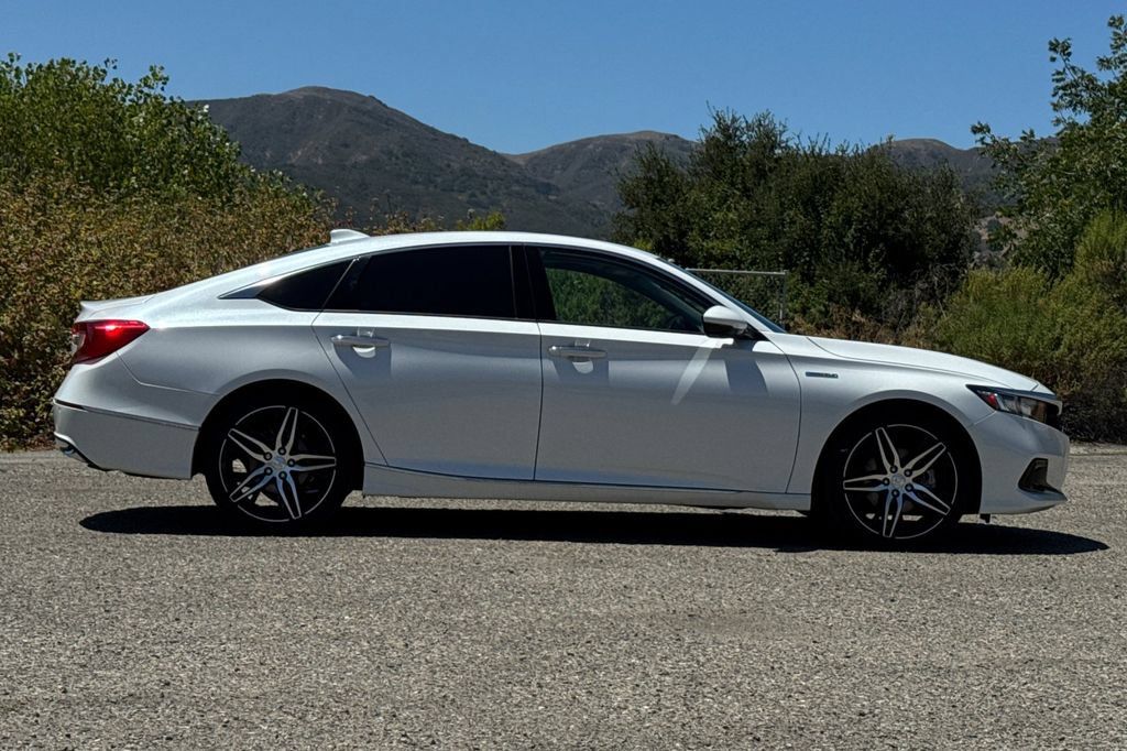 Used 2022 Honda Accord Touring image 3
