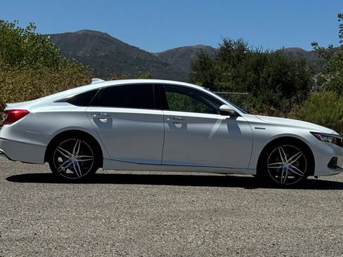 Used 2022 Honda Accord Touring image 3