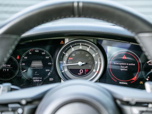 Certified 2024 Porsche 911 Carrera RWD image 23