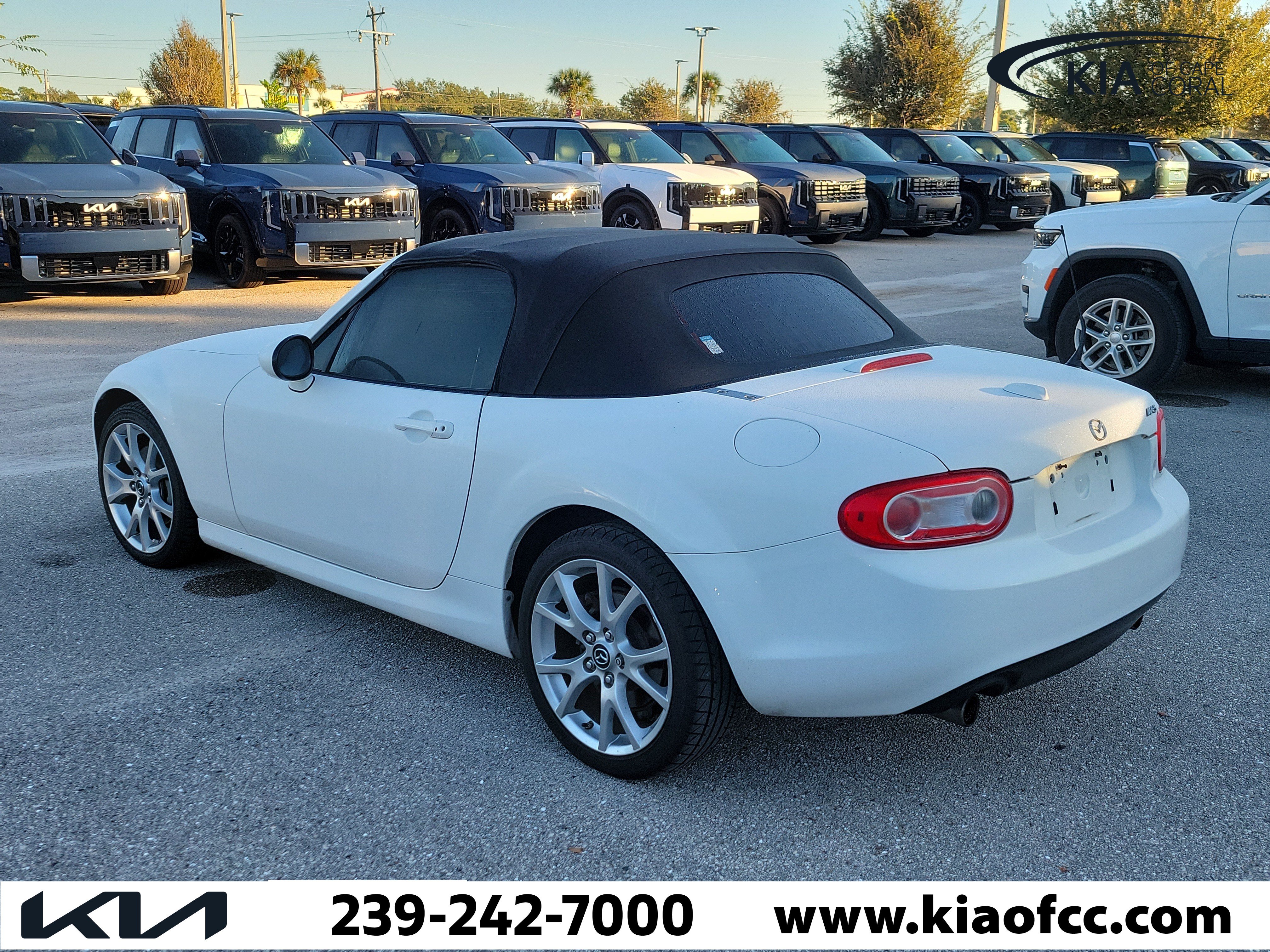 Used 2013 MAZDA MX-5 Miata Grand Touring RWD image 5