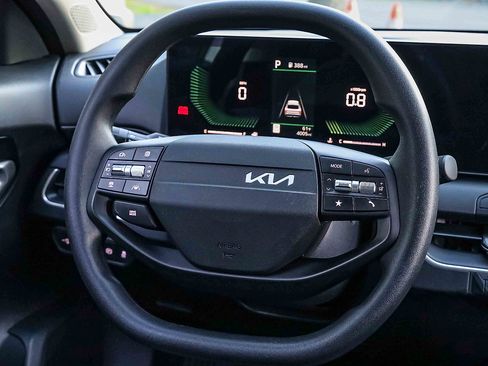 Certified 2025 Kia K4 FWD image 13